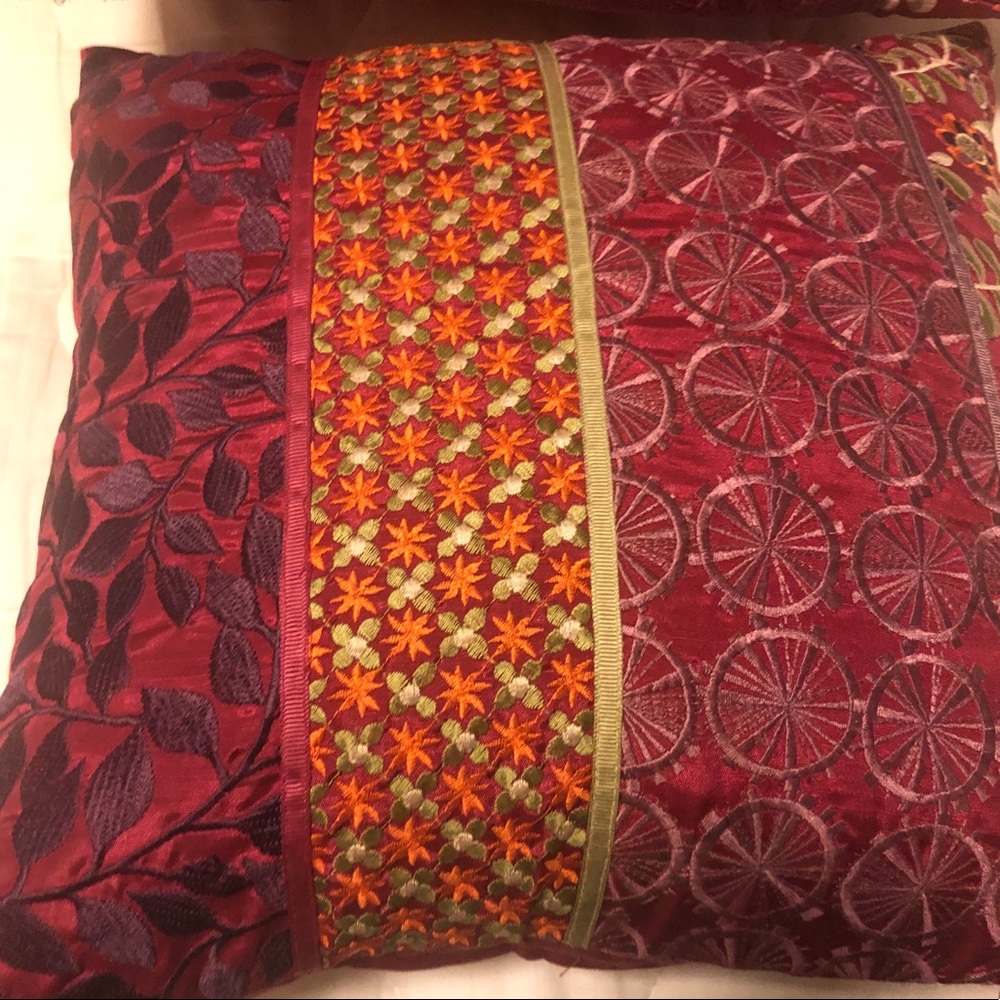 Embroidered Raspberry Floral Set 4 - Euros & Throw - Picture 8 of 14